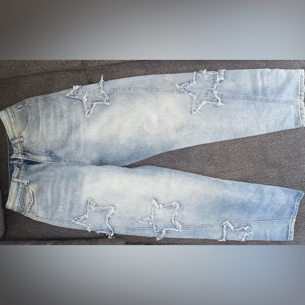 NWOT Women’s size Small Distressed Star Jeans